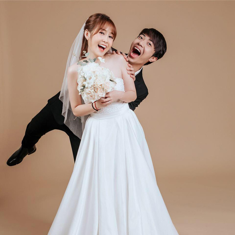 Vợ chồng Cris Phan thường xuyên xuất hiện cùng nhau khiến fan rất ngưỡng mộ.