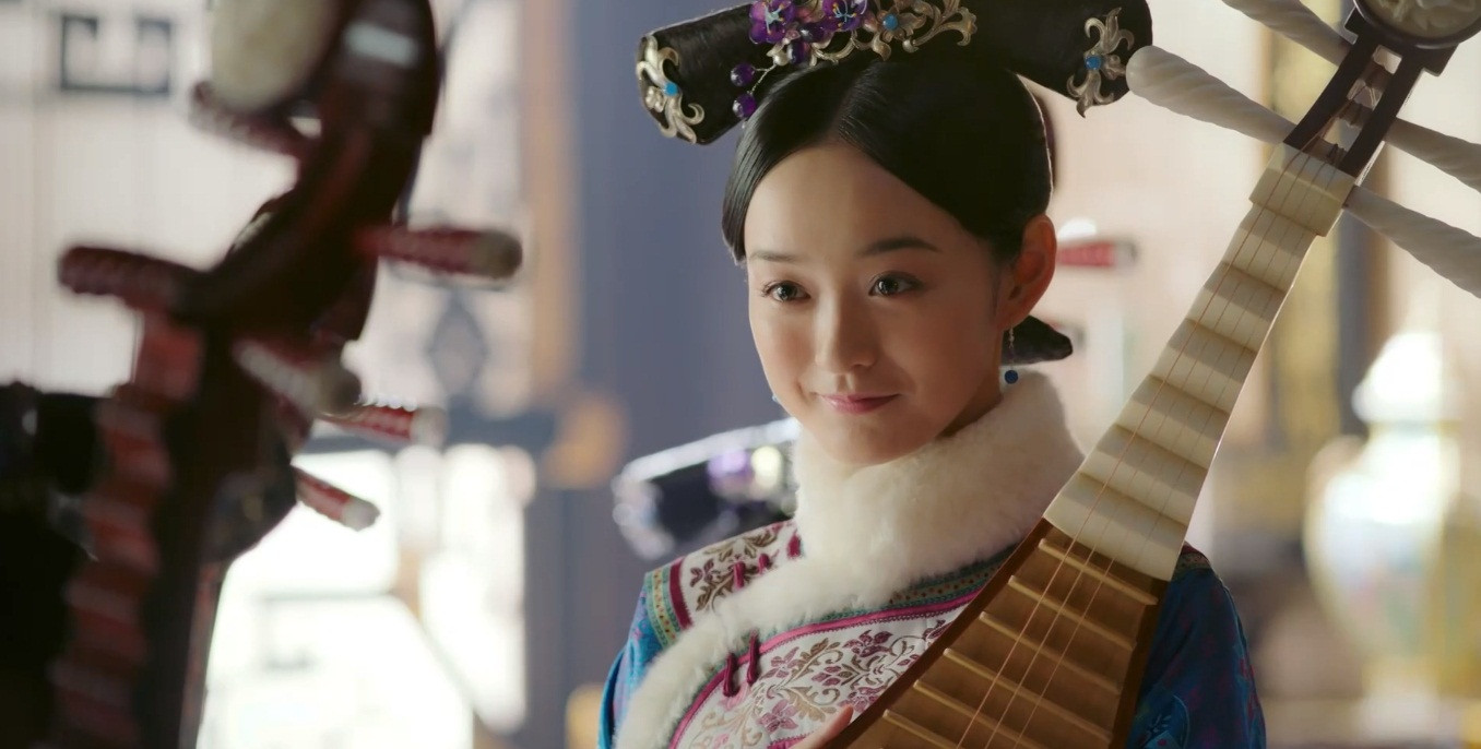 Khi Bạch Nhị Cơ dùng đàn tì bà để quyến rũ hoàng thượng.