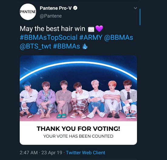 Có thể thấy cả hai rất nhiệt tình, đăng caption "có tâm" chứ không chỉ có mỗi cấu trúc vote. Tuy nhiên, dù nhiệt tình là vậy nhưng rất tiếc là ban đầu, cả hai đều vote... sai cấu trúc mà BBMAs yêu cầu.