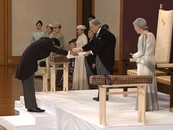 Nhật hoàng Akihito tại lễ thoái vị (Ảnh: Reuters)