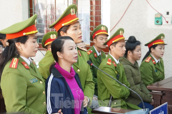 Bị cáo Trần Thị Hiền bị phạt 20 năm tù. Bị cáo Trần Thị Hiền bị phạt 20 năm tù.