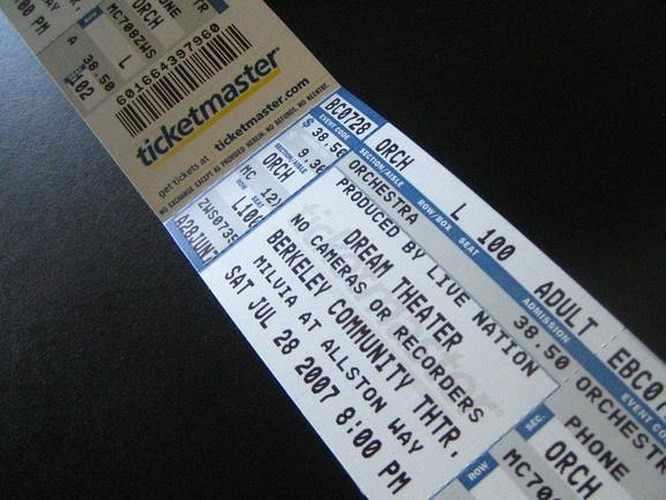 Bằng cách nhắm mục tiêu các nhà cung cấp mã của bên thứ ba được cài đặt trên các trang web thương mại điện tử - như Ticketmaster - các tin tặc đã có thông tin của khoảng 10.000 khách hàng