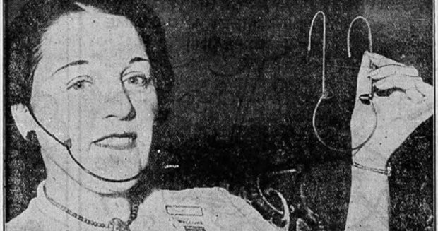 Máy tạo lúm đồng tiền thời trước.