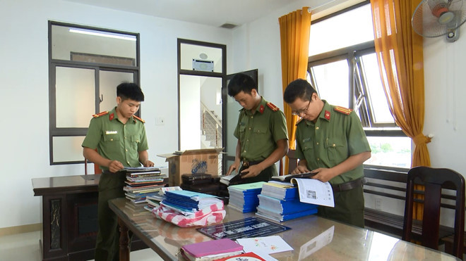 Đội An ninh Công an Q.Thanh Khê xác định tôn giáo Tân Thiên Địa chưa được công nhận tại Việt Nam, hoạt động truyền đạo chưa được cho phép thực hiện. Ảnh: Nguyễn Tú.