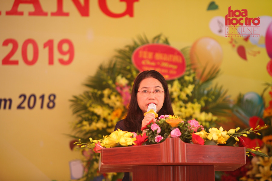 Cô Nguyễn Thị Thu Hương, Hiệu trưởng trường Tiểu học Thịnh Quang phát biểu khai giảng năm học mới 2018 - 2019.