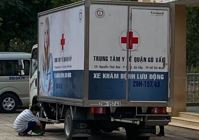 Sở Y tế điều động xe chụp X-quang di động lên phục vụ Bệnh viện dã chiến.