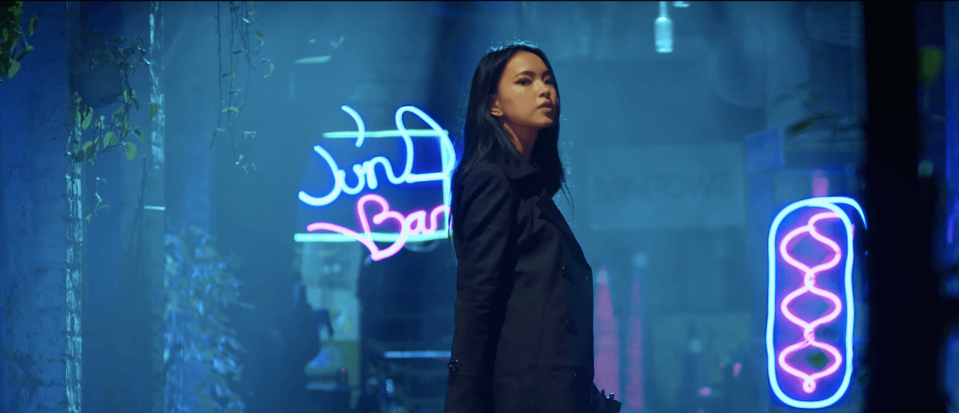 Tạo hình girl-crush của Châu Bùi cũng tạo ra điểm nhấn thú vị.