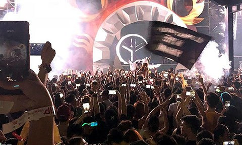 Đêm hội âm nhạc nơi xảy ra vụ việc.