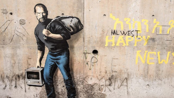 Bức họa The Son of a Migrant from Syria được Banksy lấy hình ảnh Steve Jobs để nói về vấn nạn nhập cư nhức nhối ở Anh.