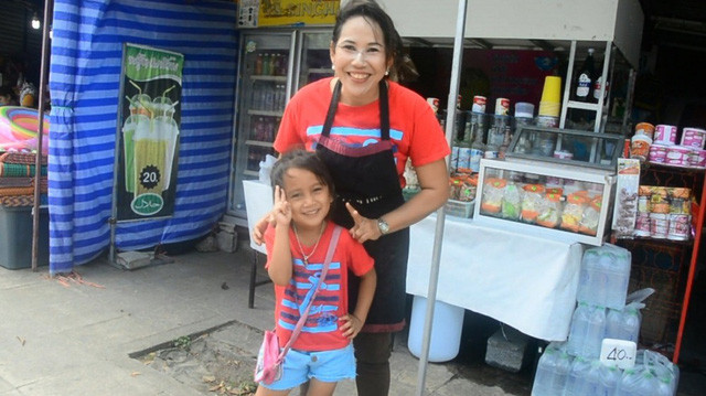 Cô bé được nhiều người biết tới vì sự lanh lợi của mình. Cô bé được nhiều người biết tới vì sự lanh lợi của mình.