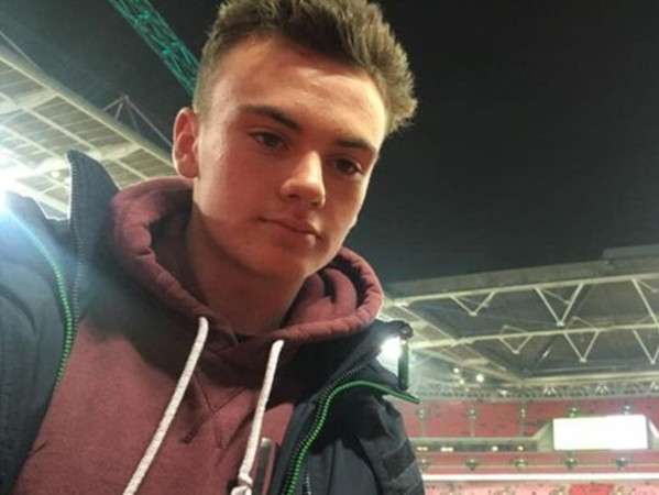 Bạn teen được ví như “hoàng tử” - Jacob Tayler.