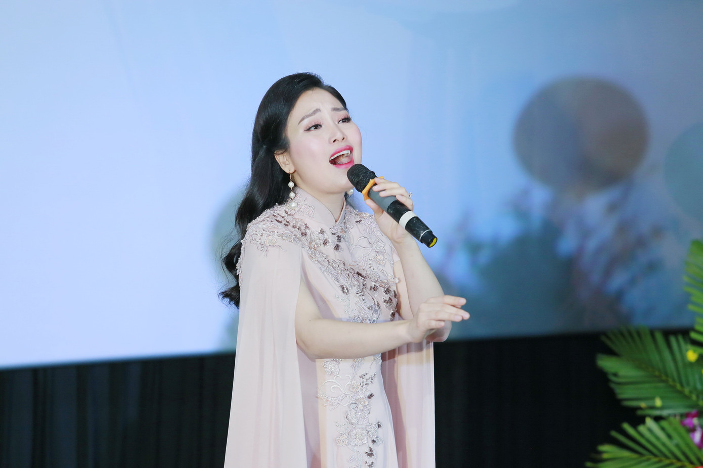 Phim ngắn ca nhạc Mẹ là điều tuyệt vời nhất là dự án đánh dấu sự trở lại của Huyền Trang trong năm 2019.