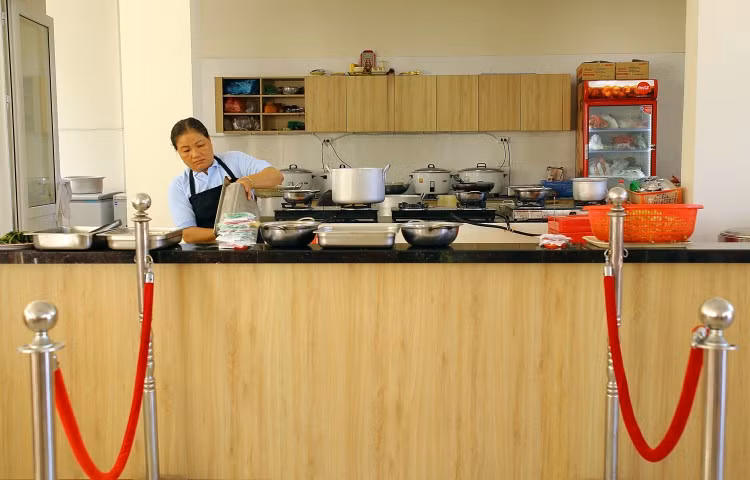 Khu bếp đầy tiện nghi luôn sẵn sàng phục vụ những bữa ăn ngon và chất lượng cho các bạn sinh viên.