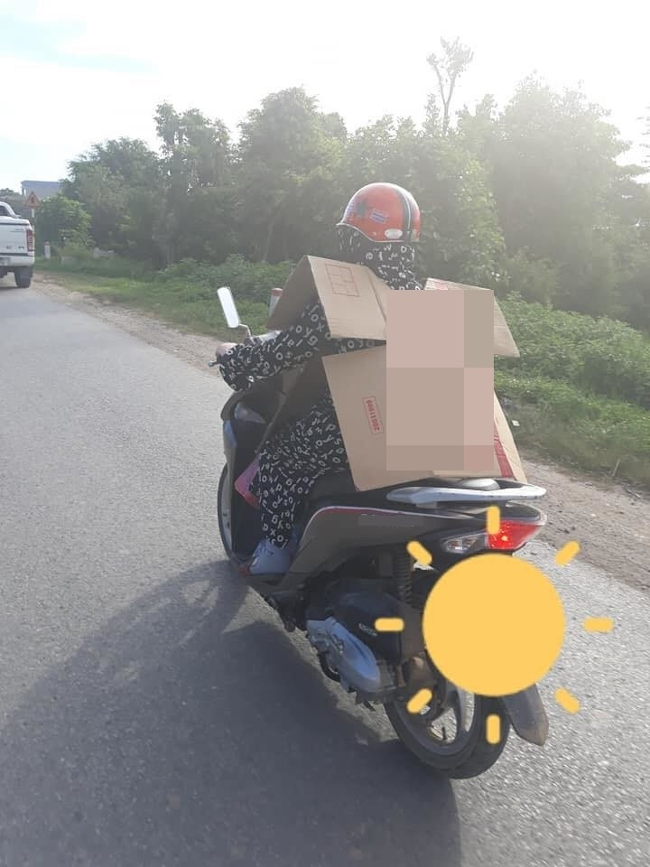 Tự tin thong dong trên đường trong bộ cánh tránh nắng