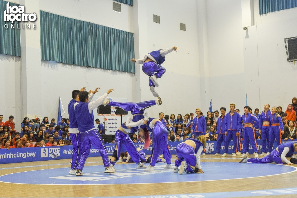 Không ít những màn trình diễn khiến khán giả phải "thót tim" khi theo dõi.