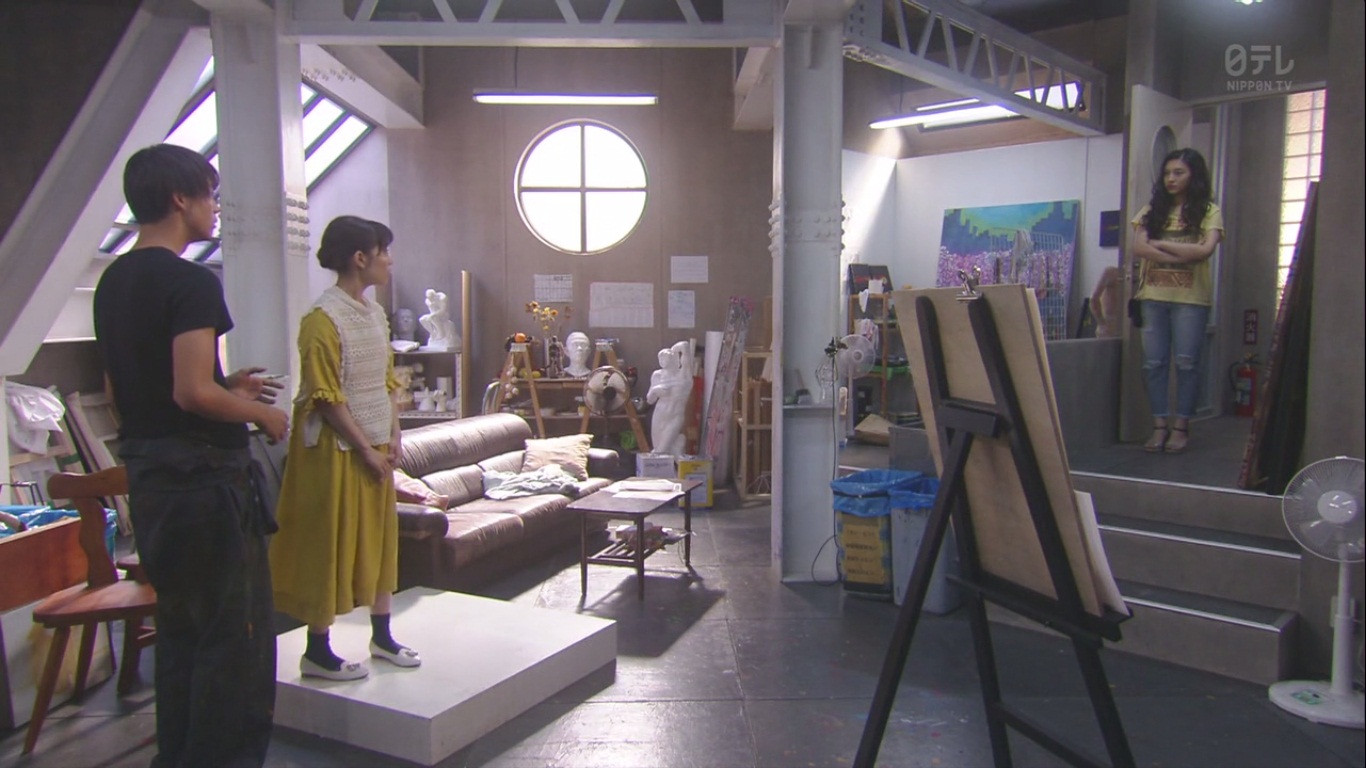 Dù đã đứng trên bục rồi nhưng Takahata Mitsuki vẫn thấp hơn bạn diễn Takeuchi Ryoma.