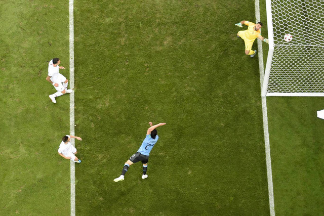 Sự xuất sắc của Cavani đã không cho thủ thành của Bồ Đào Nha có cơ hội cản phá bóng.