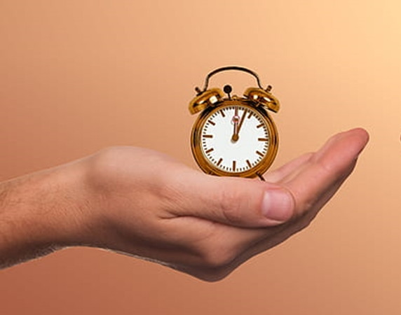 Sinh nhật tôi, ông cũng tặng một chiếc đồng hồ kiểu cũ.