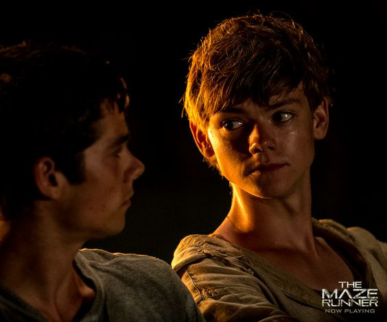 Các fan nữ đã điên đảo khi bắt gặp những phân cảnh của Thomas và Newt trong phần 3 này. Nếu tinh mắt bạn sẽ nhận ra những hint để 