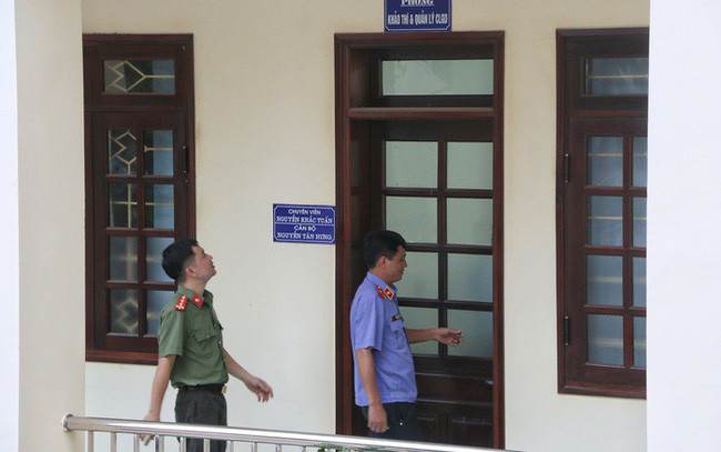 Cơ quan chức năng làm việc sau sai phạm điểm thi ở Sở GD&ĐT tỉnh Hòa Bình hồi tháng 8/2018. Cơ quan chức năng làm việc sau sai phạm điểm thi ở Sở GD&ĐT tỉnh Hòa Bình hồi tháng 8/2018.