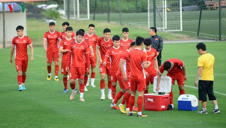 Ở buổi tập này, HLV Park Hang Seo yêu cầu các cầu thủ tập nhẹ và tập trung vào chiến thuật.