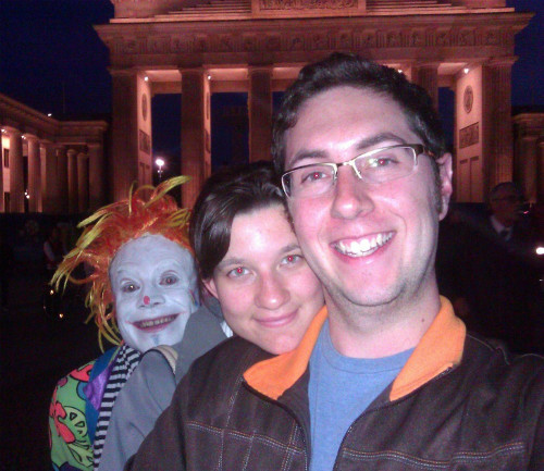 "Chụp ảnh với bạn gái tôi ở Berlin, bất thình lình...".