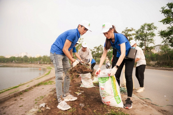 Hoa hậu Ngọc Hân sau khi nhận được lời mời từ Trung ương đoàn tham gia "Thử thách dọn rác" đã rủ Á hậu Phương Nga và diễn viên Bình An cùng mình lan tỏa hành động đẹp này.