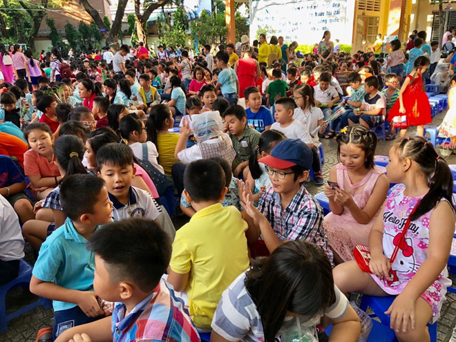 Học sinh Trường tiểu học Phan Chu Trinh (Q.Tân Phú, TP.HCM) tham gia họt động ngoại khóa. Ảnh: MỸ QUYÊN.