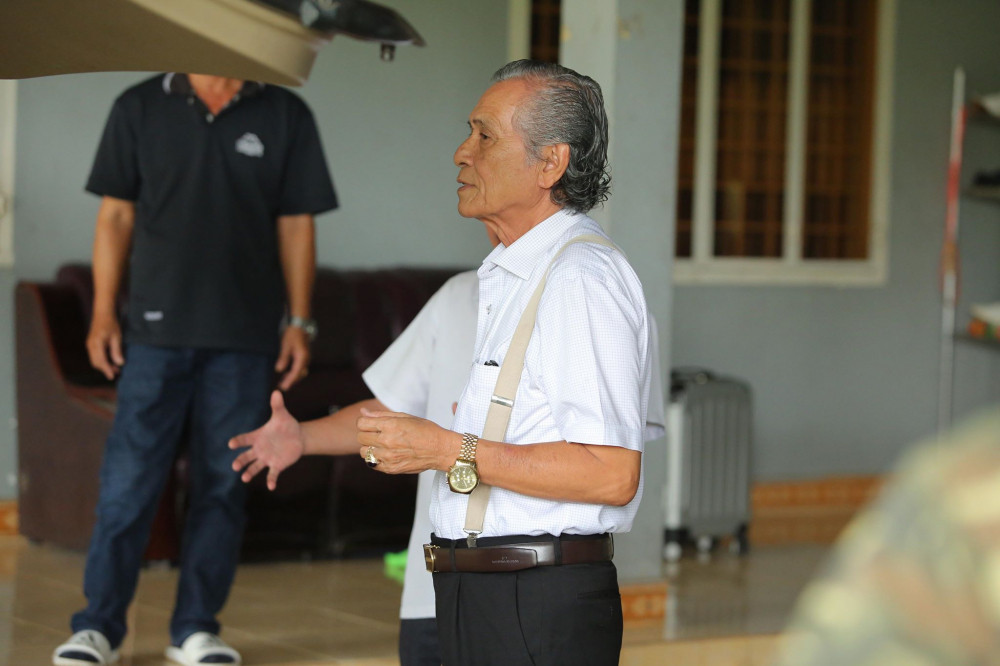 Bố Trường Giang bàn bạc lại công tác tổ chức.