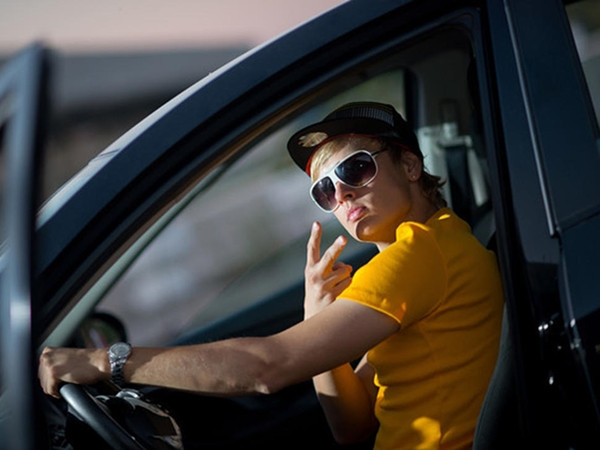 Bạn teen mua vé số lần nào trúng lần đó!