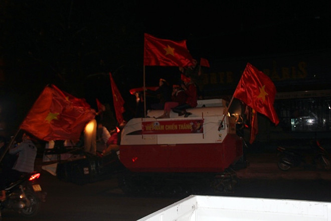 Đi bão ăn mừng cùng siêu xe độc lạ!