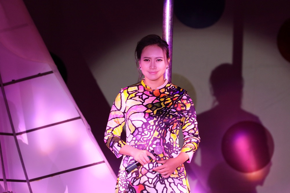 Sự xuất hiện của ca sĩ khách mời Khánh Linh với những ca khuc ngọt ngào, 