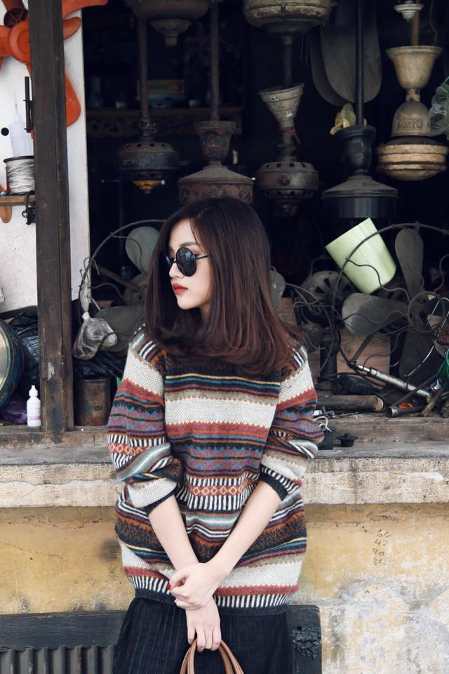 Năm 2015 là một năm đánh dầu sự nghiệp của Bích Phương lên như "diều gặp gió". Cùng với sự nghiệp dần có được những thành công nhất định, gu thời trang của nữ ca sĩ thu hút sự quan tâm của đông đảo khán giả.