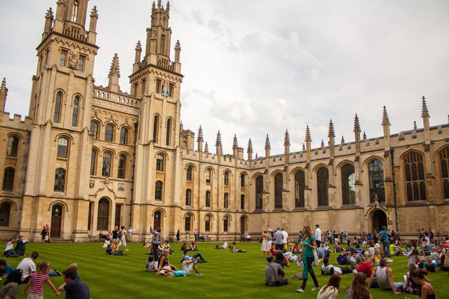 ĐH Oxford tiếp tục đứng đầu bảng xếp hạng đại học thế giới - THE 2019. ĐH Oxford tiếp tục đứng đầu bảng xếp hạng đại học thế giới - THE 2019.