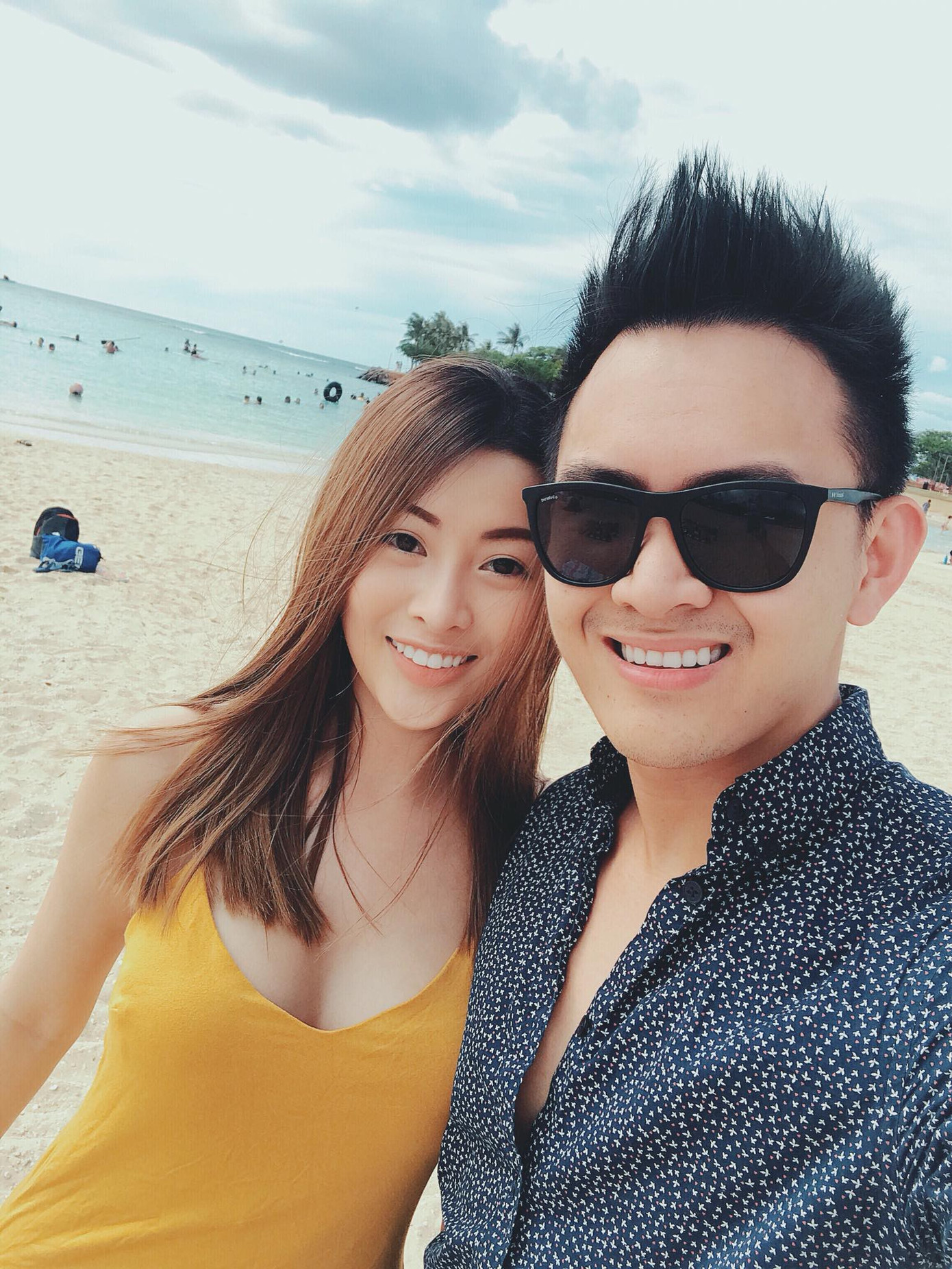 Cậu bạn thường xuyên chia sẻ hình ảnh tình cảm cùng bạn gái lên Facebook.