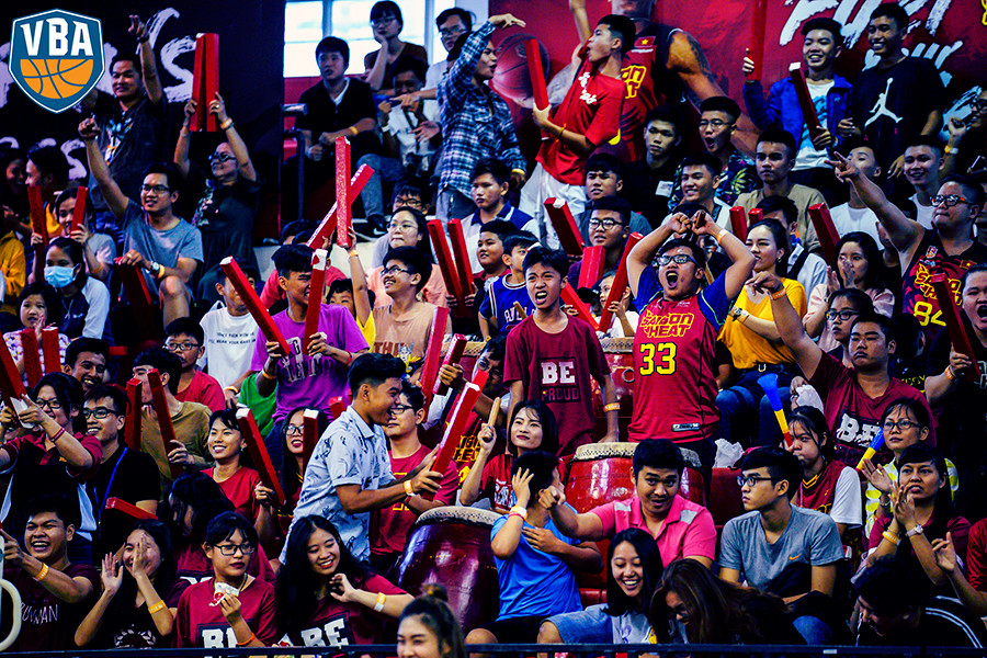 Không khí sôi động và kịch tính thu hút hàng trăm teen theo dõi tại giải VBA 2018.