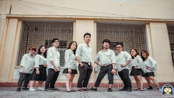 Cả đám bạn đều lùn theo bạn!