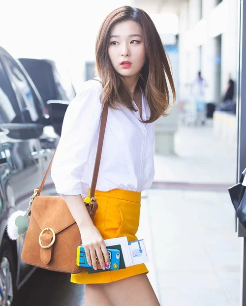 Netizen Hàn mới đây đã tập hợp những khoảnh khắc diện đồ thu đông cực chuẩn của Seulgi trên diễn đàn TheQoo. Nhiều fan cho biết họ thường lưu ảnh streetstyle của nữ idol để học hỏi cách mix đồ.