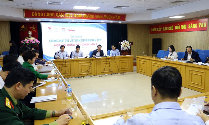 Hội đồng xét chọn Giải thưởng Gương mặt trẻ Việt Nam tiêu biểu năm 2019 họp lần hai. Hội đồng xét chọn Giải thưởng Gương mặt trẻ Việt Nam tiêu biểu năm 2019 họp lần hai.