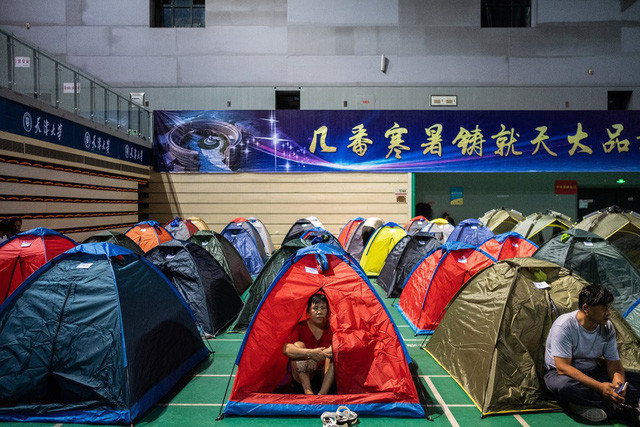 Những căn "lều tình yêu" là nơi các bậc phụ huynh sống và đồng hành hỗ trợ con cái khi chúng mới bước vào đại học