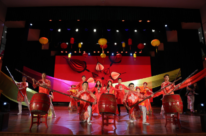 Nhiều tiết mục văn nghệ ấn tượng được trình diễn trong đêm dạ tiệc chào năm mới 2019.