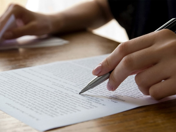 Nhiều giấy tờ thủ tục rất phức tạp, nhưng Anita cũng không ngại tìm hiểu.