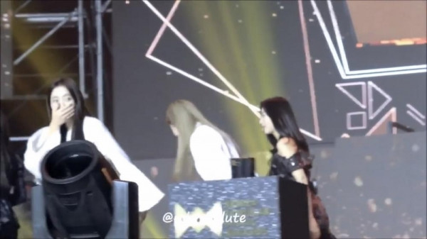 Ngượng quá đi thôi.