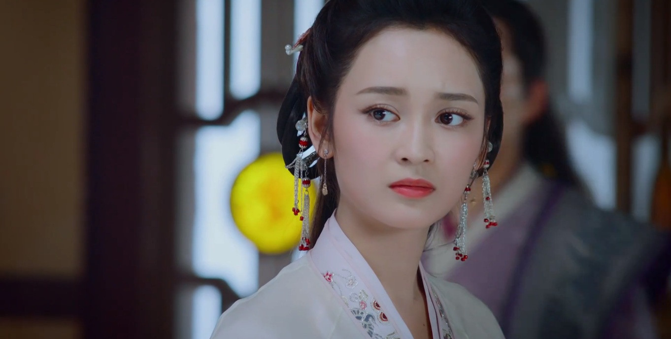 Công chúa Điểu tộc Tuệ Hòa thấy Húc Phượng nhảy, cũng nhảy theo.