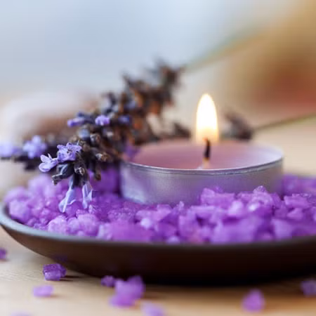 Một số loại nến và tinh dầu có tác dụng làm dịu tâm trạng.