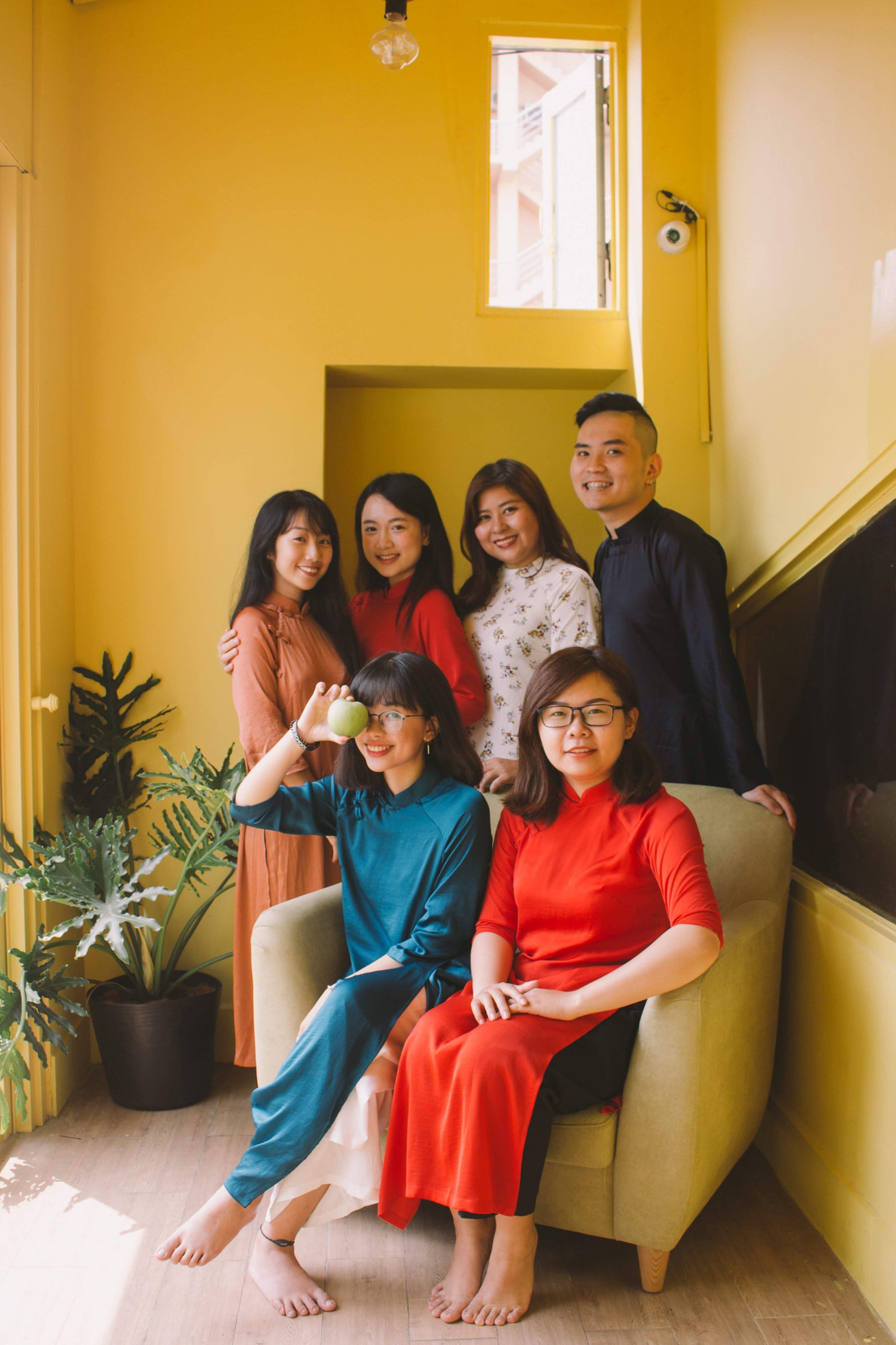 Áo dài cách tân trẻ trung.