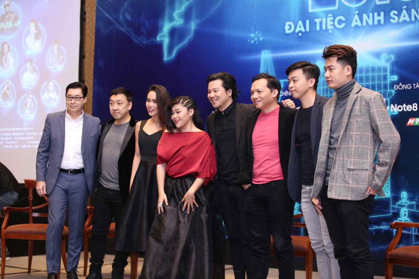 Rất nhiều sao Việt cũng góp mặt để cùng đếm ngược với người dân thành phố.