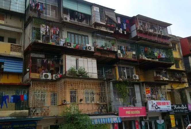 Động đất liên tiếp gây lo ngại cho người dân sống tại chung cư cũ ở Hà Nội.