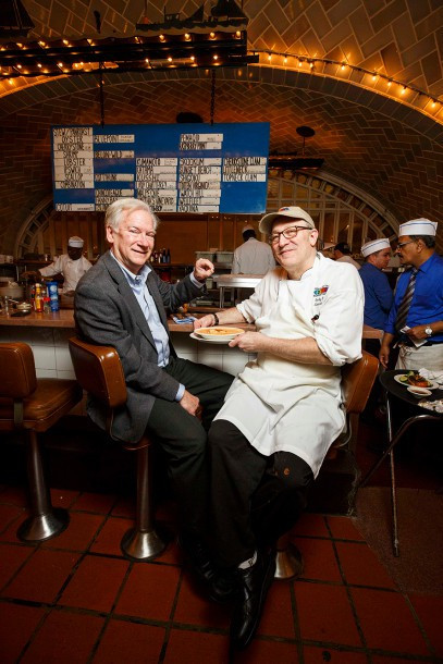 Ông Rick Antosh và bếp trưởng Sandy Ingber