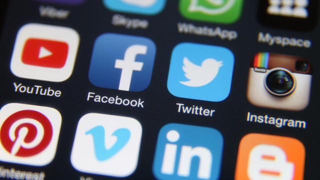 Nhiều chuyên gia khẳng định mạng xã hội có ảnh hưởng không tốt tới sức khỏe tâm thần của người trẻ như thúc đẩy thái độ so sánh và tuyệt vọng, giảm chất lượng giấc ngủ hay tình trạng bắt nạt trên mạng. Ảnh: SkyNews.
